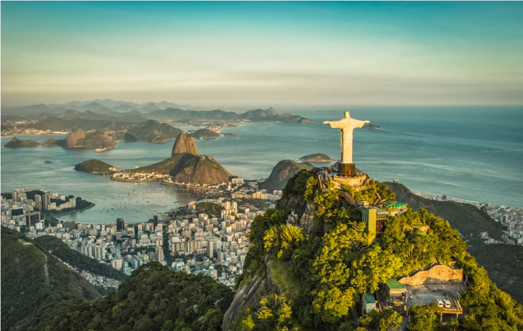 Brazil tổng diện tích 8.515.767 km vuông, quốc gia này đứng thứ 5 trong tổng số 10 quốc gia có diện tích rộng lớn