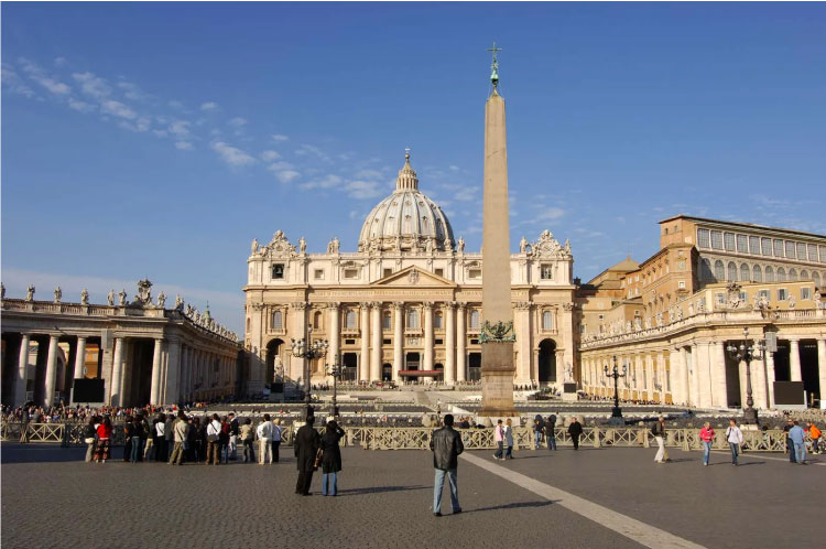 Vatican là đất nước nhỏ nhất trên thế giới với diện tích đất chỉ 0,44 km2