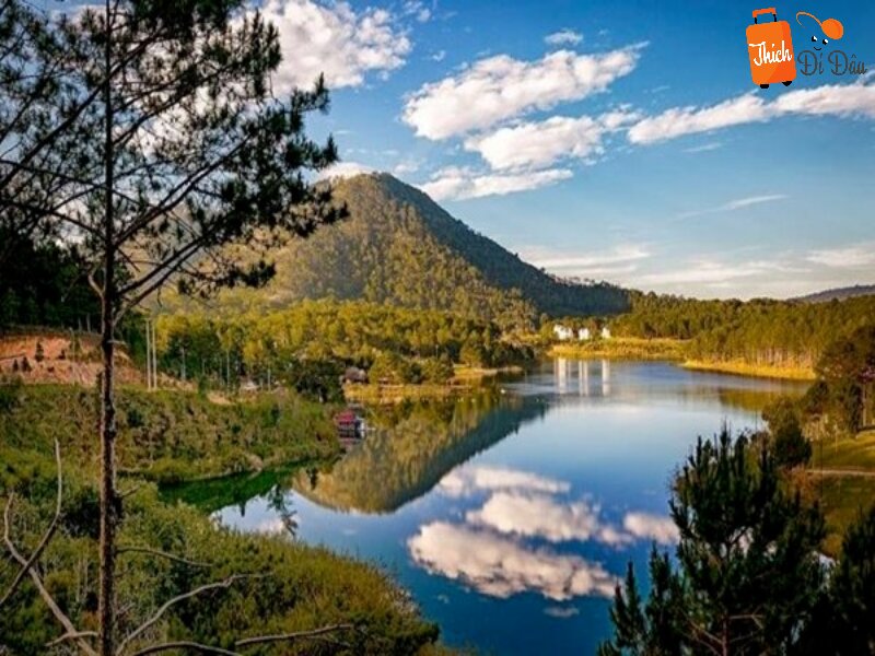 Hồ Tuyền Lâm được công nhận khu du lịch quốc gia vào năm 2017.