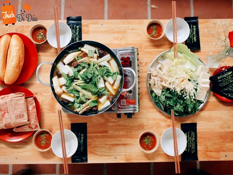 H’Mông quán chuyên phục vụ các món ăn đặc sản Tây Bắc giữa lòng Đà Lạt.