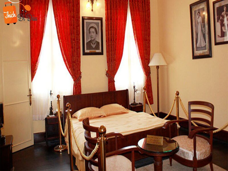 Phòng ngủ của Nam Phương hoàng hậu được phục dựng và lưu giữ nguyên trạng.