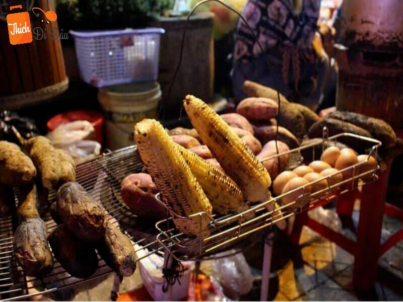 Chợ đêm Đà Lạt chính là “thiên đường” đồ ăn vặt tại trung tâm thành phố.