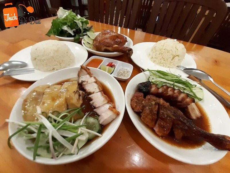 Thịt xá xíu là món ăn được yêu thích nhất của tiệm cơm Singapore Đà Lạt.