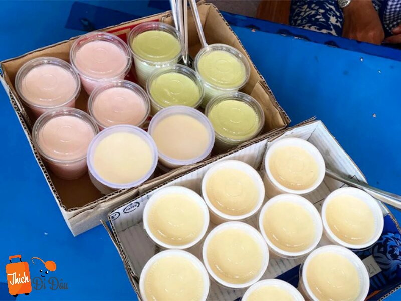 Các loại yaourt béo ngậy tại quán Ngọc Nhung gây “thương nhớ” cho du khách. 