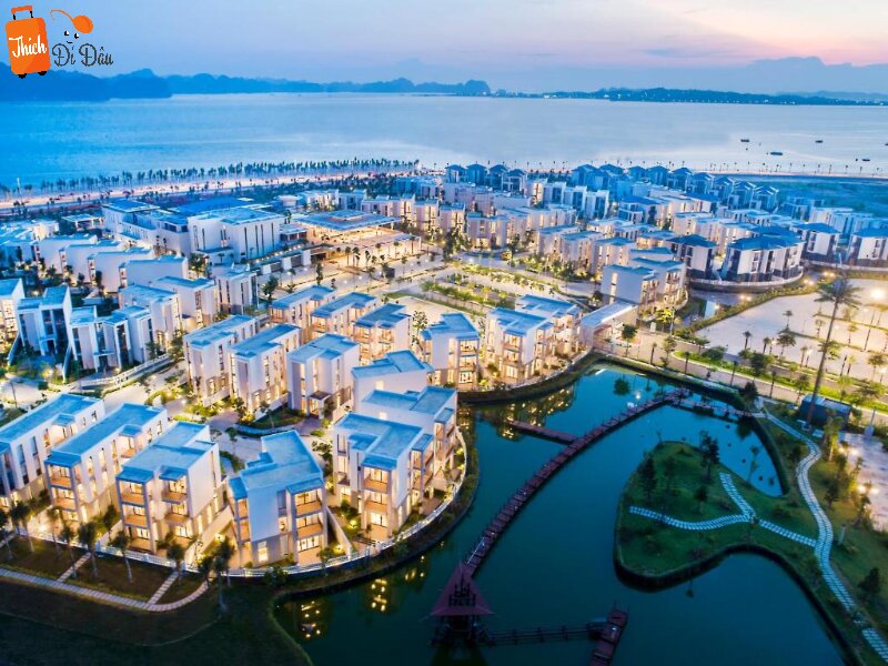 Premier Village Ha Long Bay Resort là dãy biệt thự liền kề đẳng cấp, sang trọng.