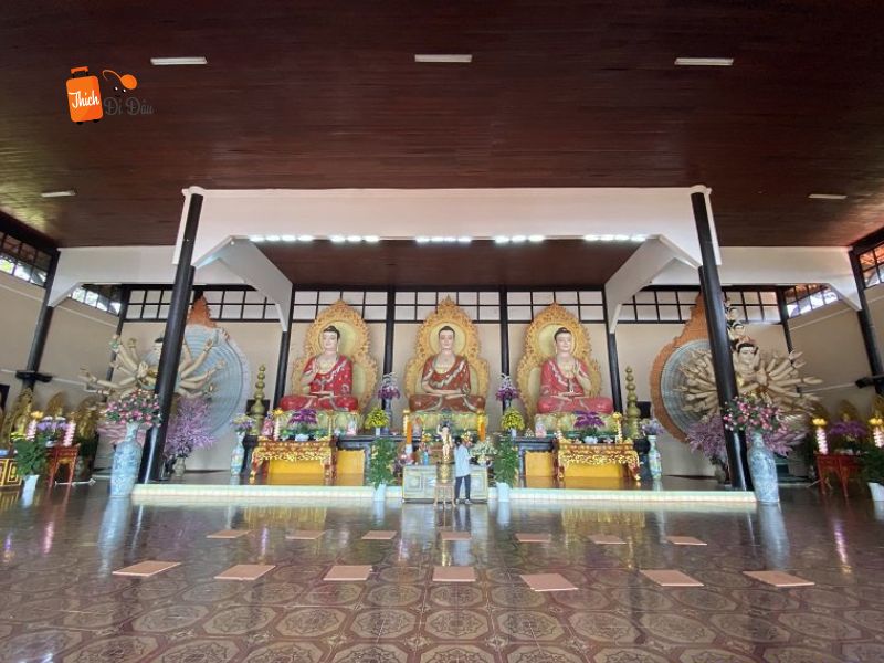 Bố trí tượng Phật bên trong chùa Linh Ẩn